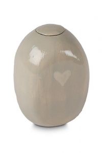 Lichtgroene mini urn van keramiek met hartje